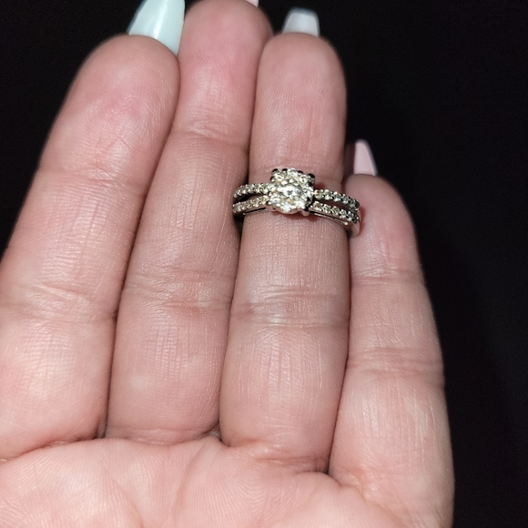 Jared engagement ring white gold, paperwork available - Picture 6 of 7